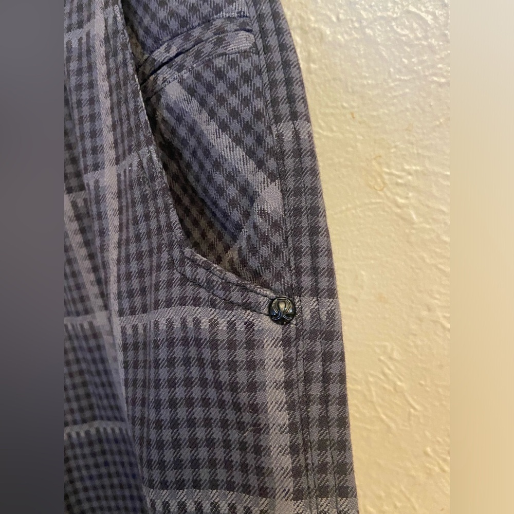 Lululemon shorts - Picture 2 of 12